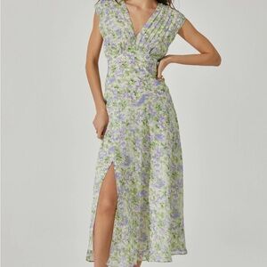 ASTR the Label V Neck Pleated Midi Dress